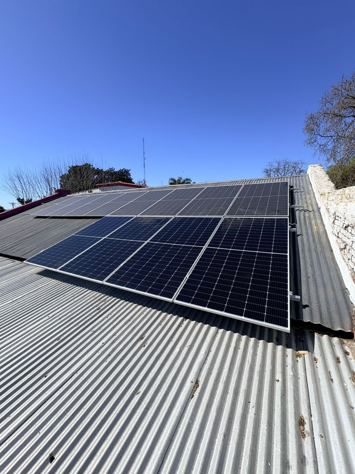 Instalación residencial de paneles solares.