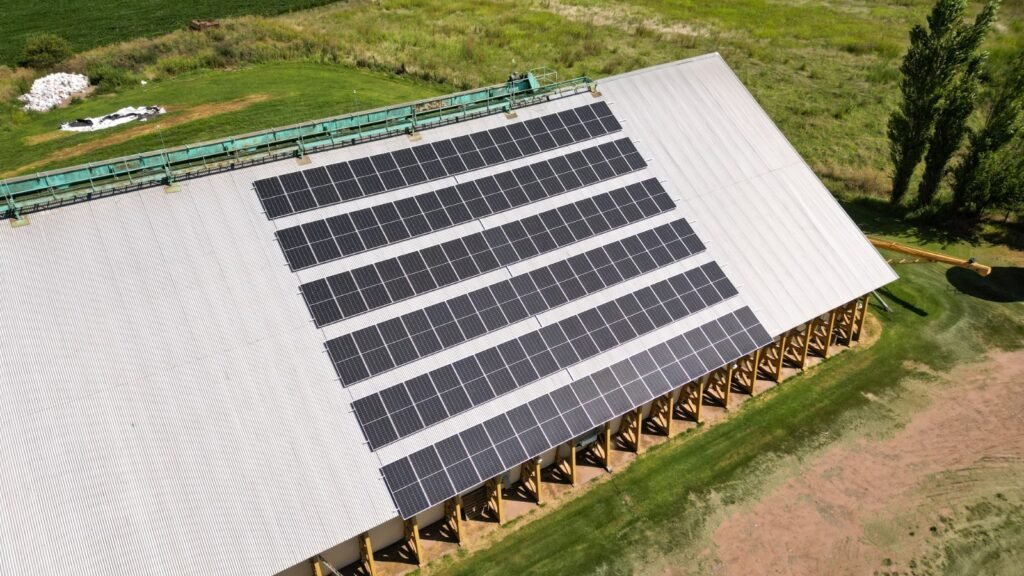 SISTEMA SOLAR FOTOVOLTAICO DE 62,64 kWp. INSTALADO EN EL CEIBO CEREALES S.R.L.